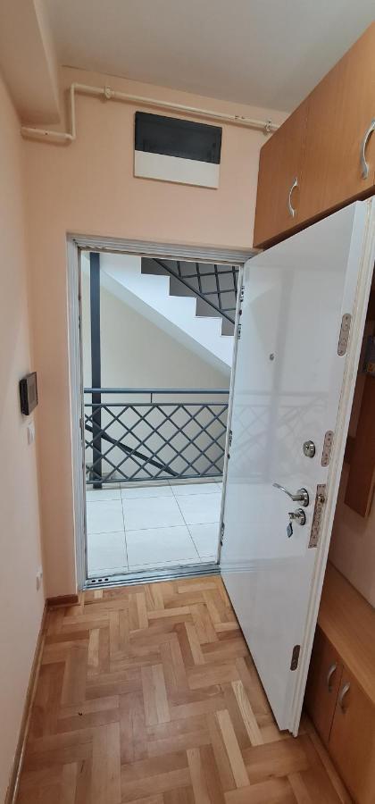 Design Apartment Business Lux 4 Star "Rio" Completely Business Lux Place In The City Center & Free Included Industry Optical Wifi & Netflix & Keyless Code Entry & Full Smart App & Kitchen & Washing Machine & Wide Terrace & Secure 2 Parking Place Cuprija Bagian luar foto